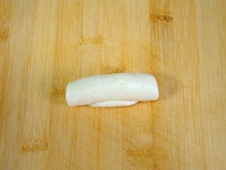 28、经典版蛋黄酥,卷好的时候刚好收口压在下边。