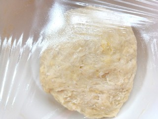 11、蜂蜜大麻花,盖上保鲜膜，醒10分钟