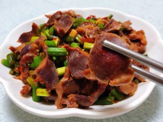 14、蒜苔辣炒鸡胗,鸡胗营养价值非常丰富脆脆的鸡胗入口带有微辣的口感棒极了