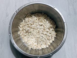 2、牛奶燕麦粥,即食燕麦适量，可根据个人需求添加。