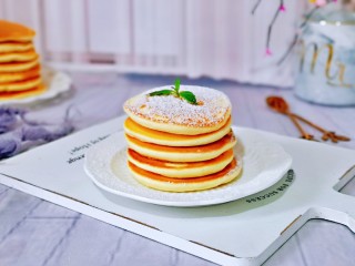 21、无油低脂～奶香松饼,筛上一层糖霜即可食用。