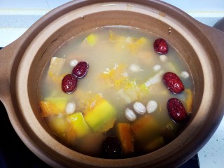 7、红豆小米粥,放入胡萝卜 红薯 山药 