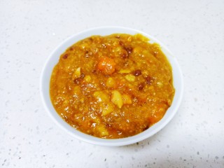 10、红豆小米粥,盛入碗中 