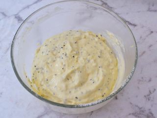 9、鸡蛋小饼干,拌匀