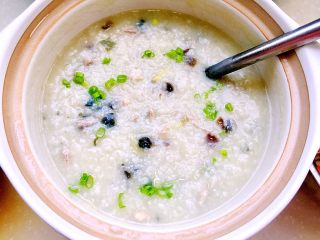 13、偷懒省时版皮蛋瘦肉粥,成品