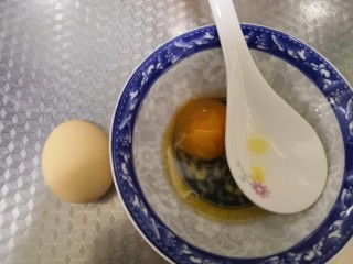 6、美味蛋花粥,清淡适口,准备鸡蛋两个