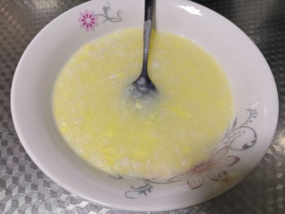 12、美味蛋花粥,清淡适口,此时,可以按照自己的口味加上食用盐,食用盐,葱花或者葱白