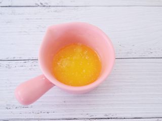 2、苹果千层蛋糕,黄油隔水融化备用