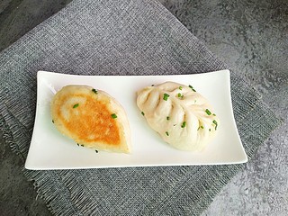 17、早餐生煎包,开吃了。