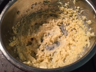 3、升级版一口酥,搅打均匀