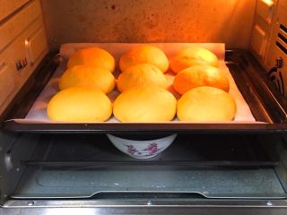 13、南瓜喜饼+芝麻核桃味,送入烤箱两次发酵，方法同上也是60分钟。
