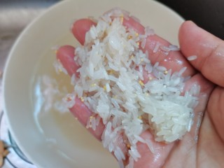 4、红枣南瓜粥,大小米淘洗干净