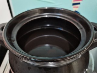 5、红枣南瓜粥,砂锅适量的水煮开