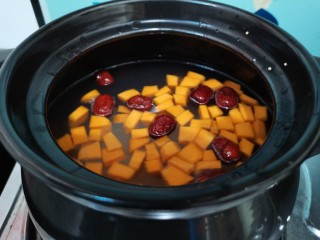 9、红枣南瓜粥,大火煮开