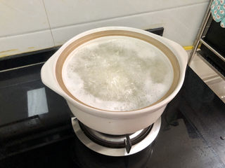 21、生滚牛肉粥➕一粥一饭暖人心,大火煮开，保持大火，煮10分钟，不断搅拌以免粘锅