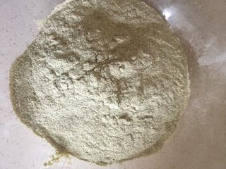 1、正宗天津煎饼果子,绿豆白米面混合