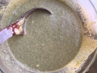 3、正宗天津煎饼果子,放置一会儿就充分融合了