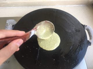 10、正宗天津煎饼果子,两勺混合豆面