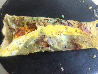 23、正宗天津煎饼果子,下面也叠上去