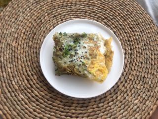 26、正宗天津煎饼果子,装盘 完成。太好吃。比外面的好吃多了。