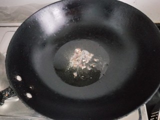 6、小炒山药片,铁锅入油爆香花椒