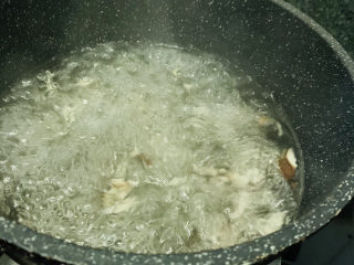 8、香菇滑鸡粥,烧开