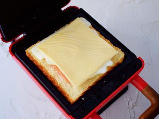 11、自制三明治,放入即食芝士