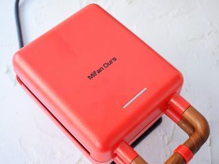 13、自制三明治,盖上盖子，煎3-4分钟