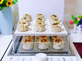 18、糯米藜麦鸡胸时蔬烧菜,我做的比较多,蒸锅做了两层,一共18个,量可以根据个人需求增减。