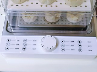 19、糯米藜麦鸡胸时蔬烧菜,将蒸锅开关调到10分钟位置。(我用的是熟糯米饭,所以无需蒸太久。)