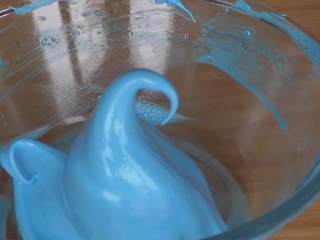 50、超详细马卡龙教程,蓝色的，哈哈，看着像被刷过油漆；