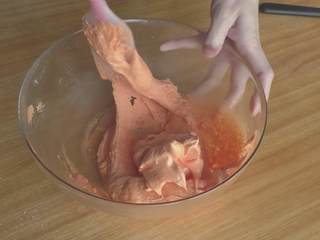 64、超详细马卡龙教程,开始搅拌，这个第二次的搅拌就要注意了；