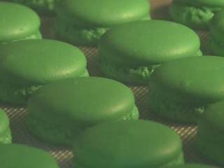 88、超详细马卡龙教程,她不会一直长高，长到一定的高度时，会慢慢回落，然后定型；