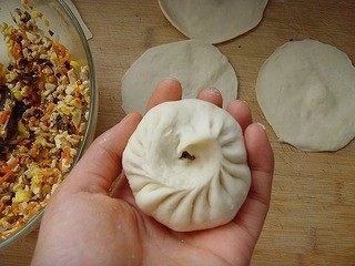 10、美味包子~,打褶成包子坯