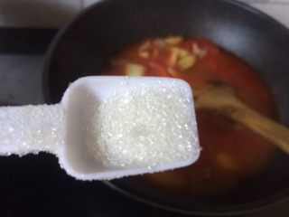 18、番茄土豆炖牛肉,加入白糖