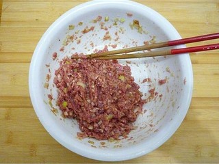 3、早餐～生煎馄饨,肉馅调匀