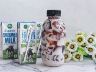 12、蓝莓冻撞奶,口感香醇，而且低脂低卡，冰冰爽爽，