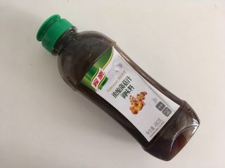 17、秘制鲜虾粥,重点来了～这个菌菇浓缩汁是我做咸味粥的必备。小挤3下就好。不放也好吃，放了好吃的飞起～