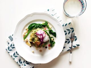 8、豆角鸡蛋煎饼 ,简单摆盘，加点装饰，既接地气又高颜值