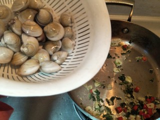 9、蛤蜊意面,到倒入蛤蜊