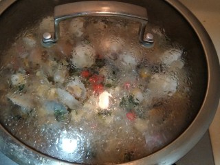 11、蛤蜊意面,盖上盖大火焖三分钟。