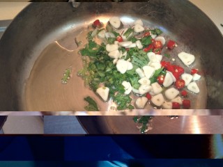 10、蛤蜊意面,加入两大勺料酒，