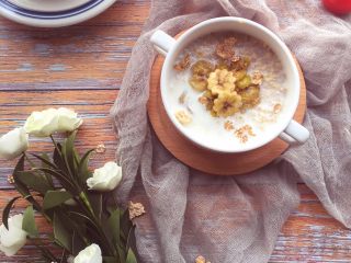 9、辅食10M➕：香蕉牛奶燕麦粥,香甜可口哒～