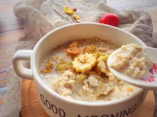 10、辅食10M➕：香蕉牛奶燕麦粥,好了，开动吧～