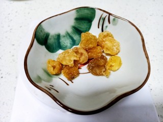 7、糙米、小米、紫薯粥,桂圆干准备好