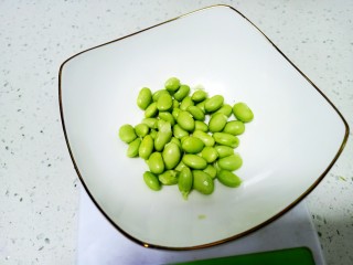 9、糙米、小米、紫薯粥,青豆准备好