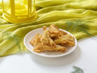 15、不可思议的菜：脆炸平菇,脆嫩肉肉的炸平菇就来了。