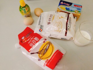 1、#元气早餐#软香小松饼,食材准备并称好备用