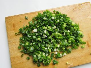 7、玉米馅葱香饼,葱花切好