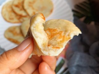 13、香蕉鸡蛋饼,甜甜的味道，松软无比